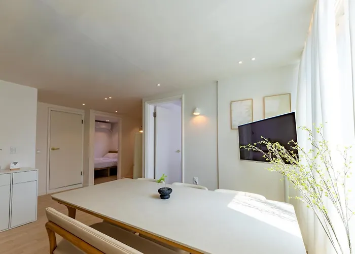 #10-minute Walk From Seongsu #new Seongsu #3 Bedrooms #4 Beds #sleeps Up To 8 * Seul