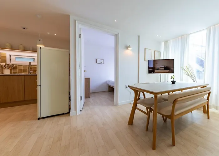 #10-minute Walk From Seongsu #new Seongsu #3 Bedrooms #4 Beds #sleeps Up To 8 Seul