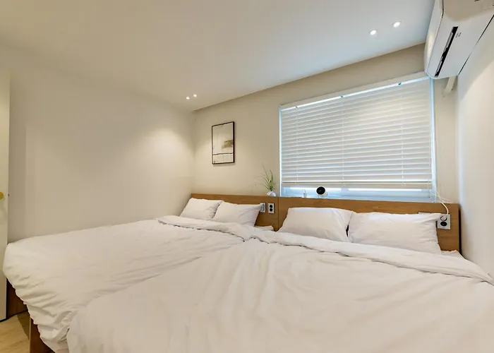 #10-minute Walk From Seongsu #new Seongsu #3 Bedrooms #4 Beds #sleeps Up To 8 * Seul