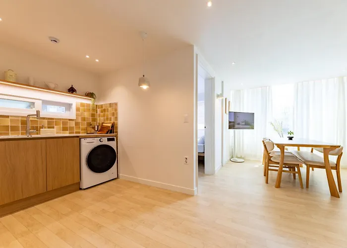 #10-minute Walk From Seongsu #new Seongsu #3 Bedrooms #4 Beds #sleeps Up To 8