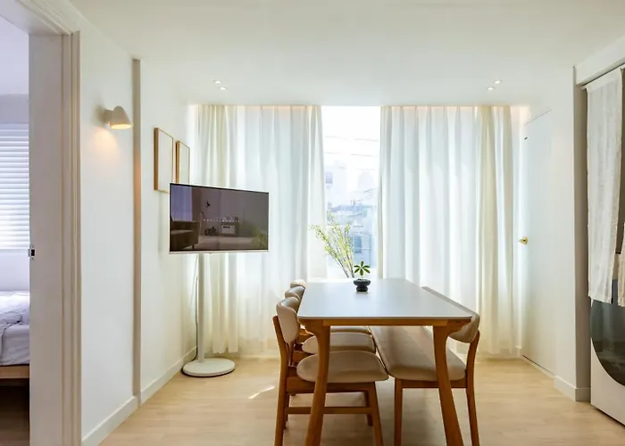 #10-minute Walk From Seongsu #new Seongsu #3 Bedrooms #4 Beds #sleeps Up To 8 Seul